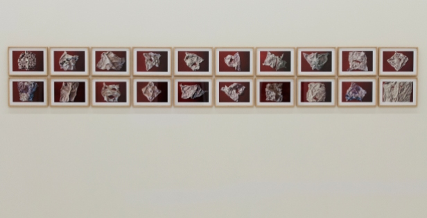 Ângelo de Sousa, vista da exposição 'Encontros com as formas. Fotografias e filmes' na Galeria da Fundação EDP (Porto). Cortesia da Fundação EDP.